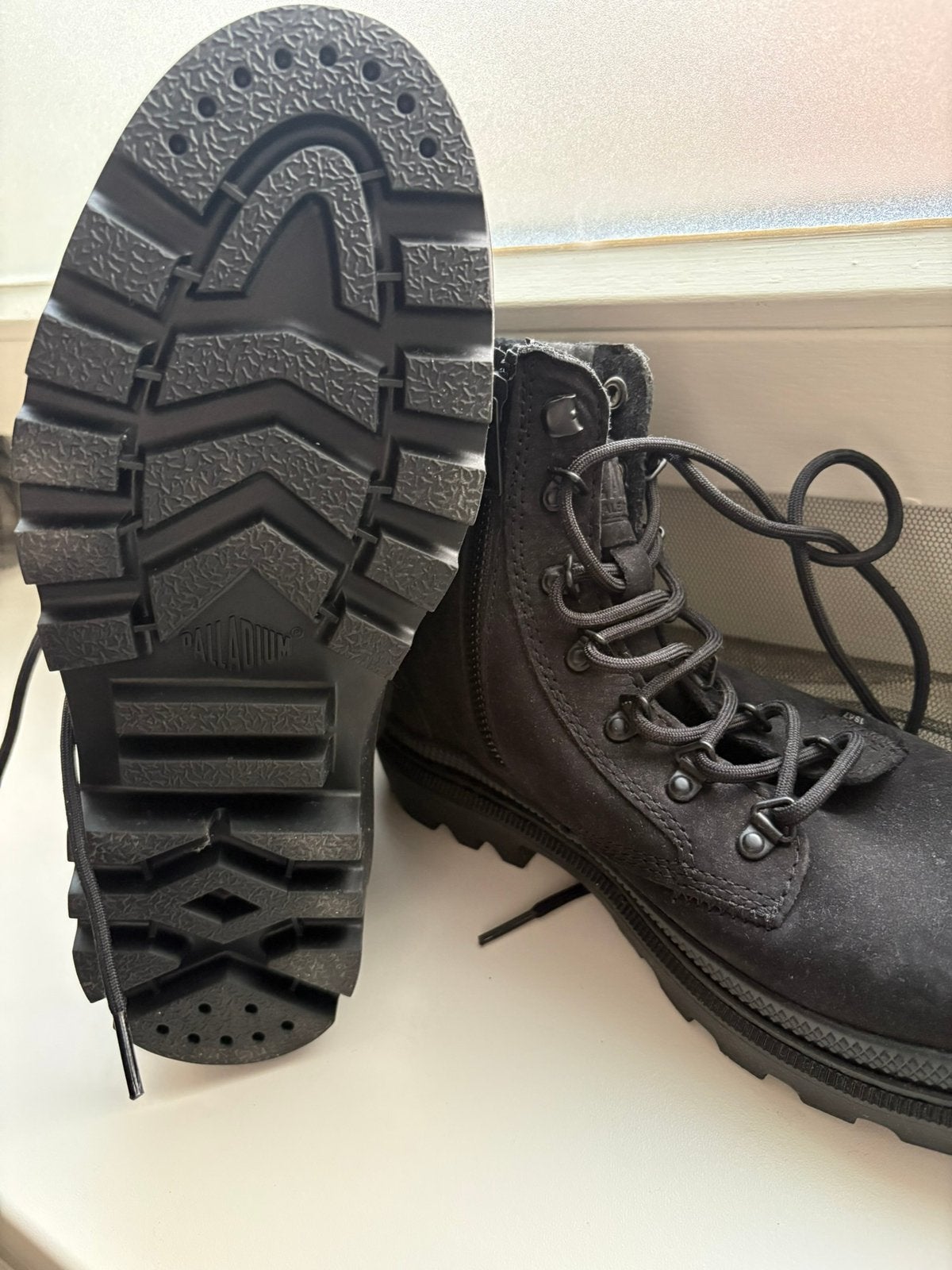 Palladium Pallatrooper Hiker Nubuck, Kleding | Dames, Ophalen of Verzenden, Zo goed als nieuw, Zwart