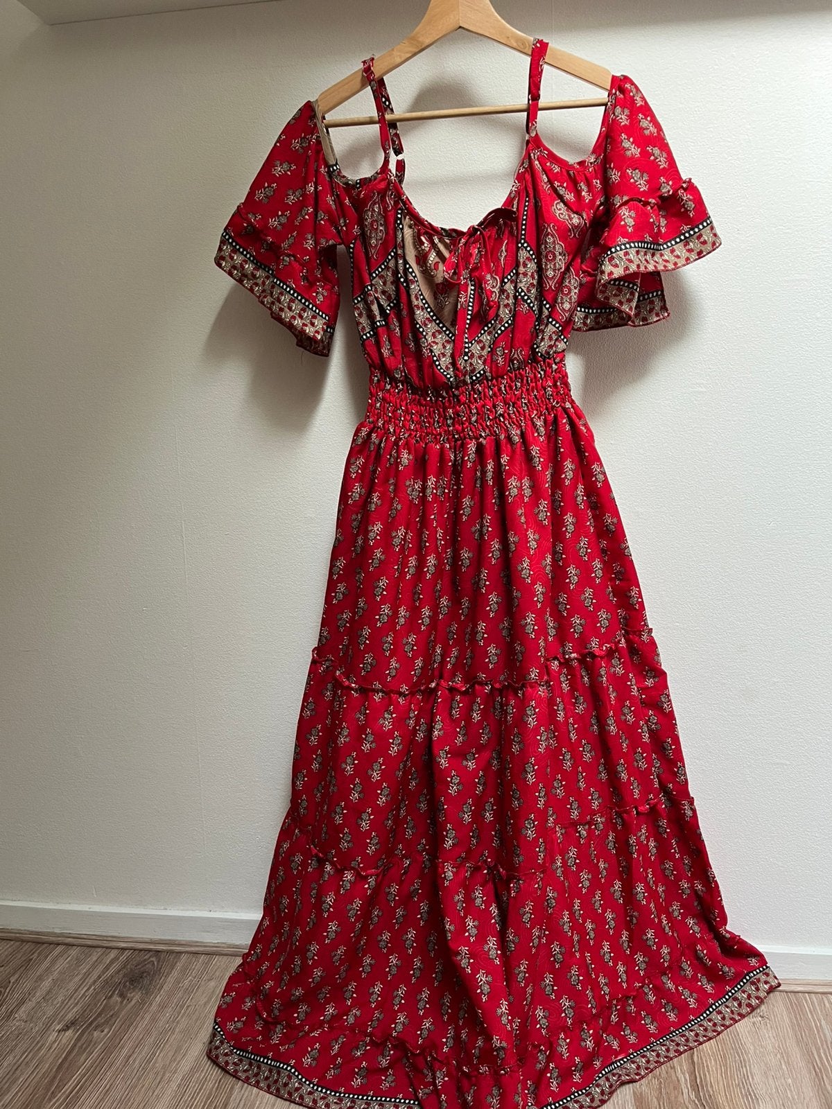 Zomerse rode lange jurk met open schouders, Ophalen of Verzenden, Zo goed als nieuw, Rood, Galajurk