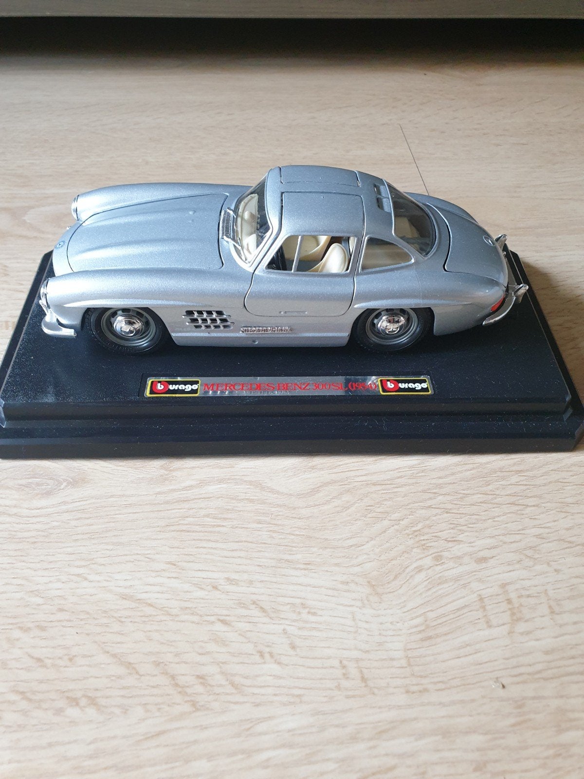 Burago modelauto Mercedes benz 300sl, Hobby en Vrije tijd, Modelauto's | 1:24, Ophalen, Bburago