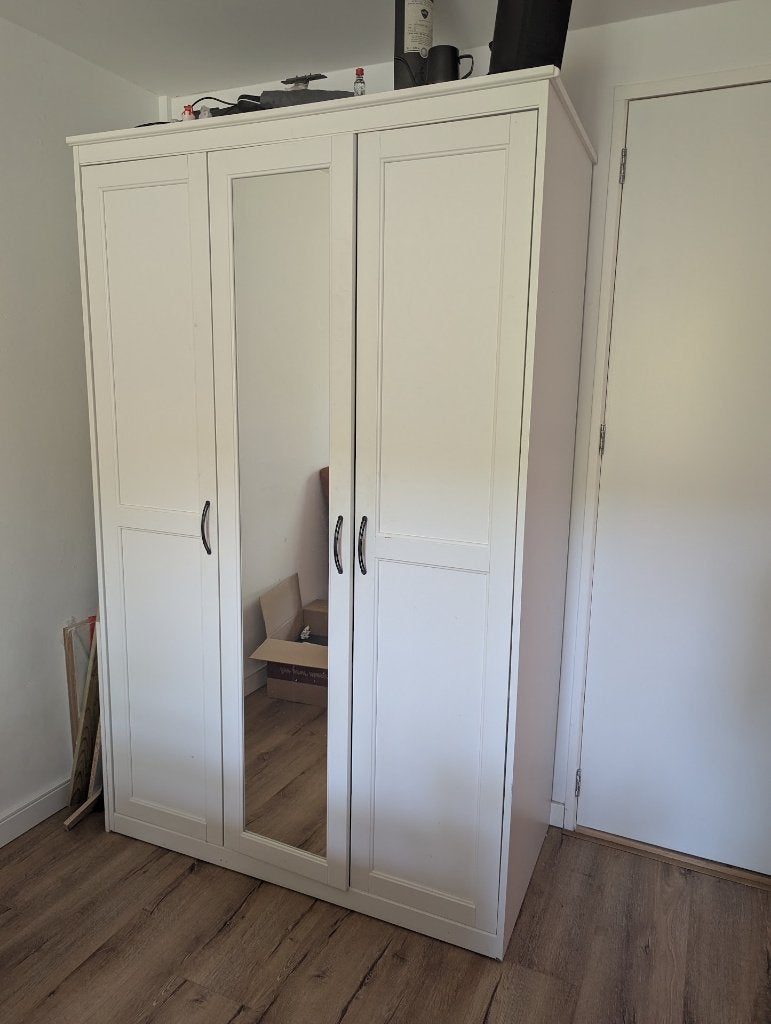 Kleding / Jassen kast met spiegel, Ophalen, Met deur(en), Gebruikt, 100 tot 150 cm