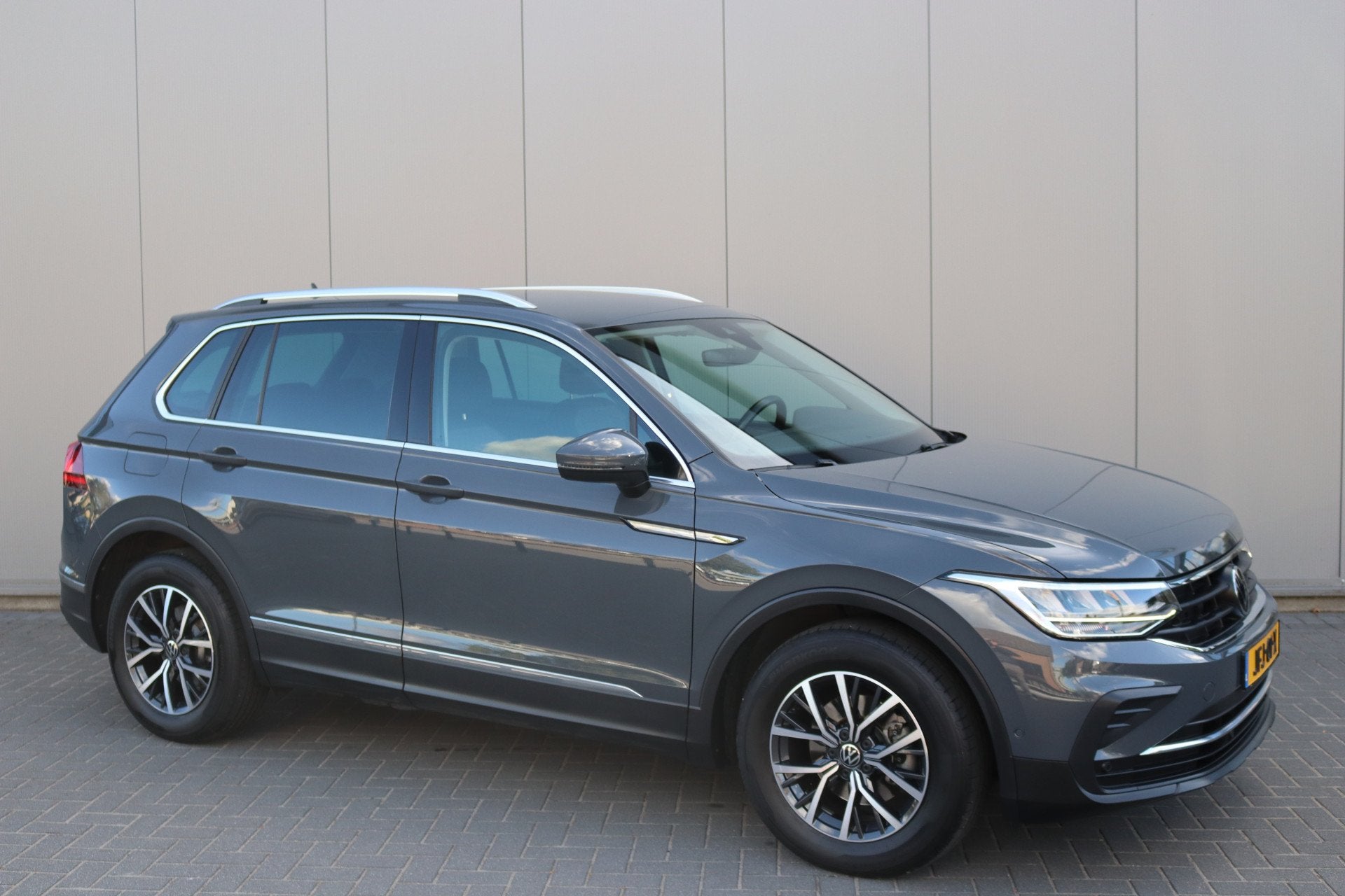 Volkswagen Tiguan 1.5 TSI 150PK Automaat Life Trekhaak/Carpl, Stof, Euro 6, 4 cilinders, Adaptive Cruise Control