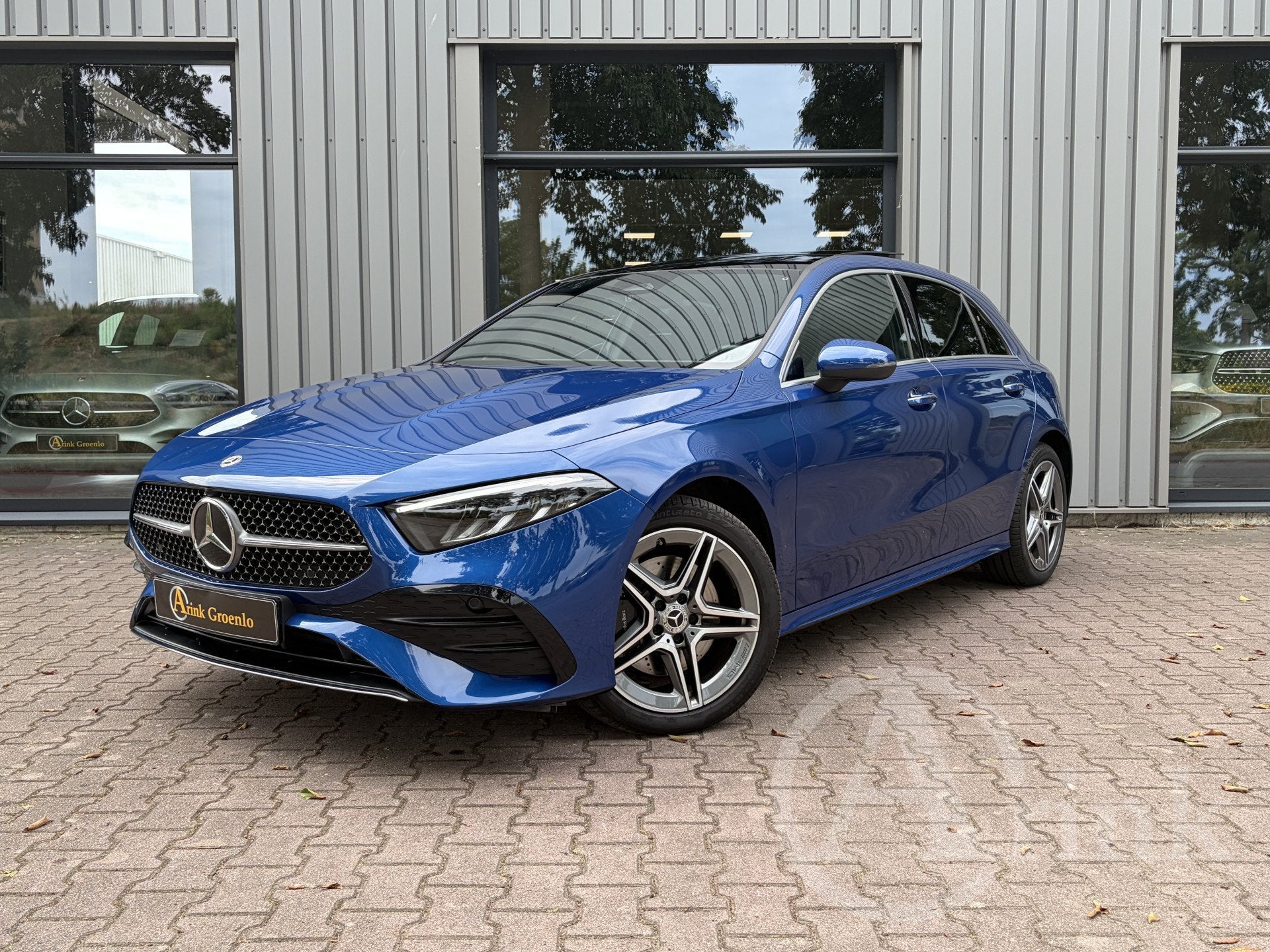 Mercedes-Benz A-Klasse 250 e AMG Line Panoramadak, Winterpak, 12 maanden, Stof, Gebruikt, Zwart