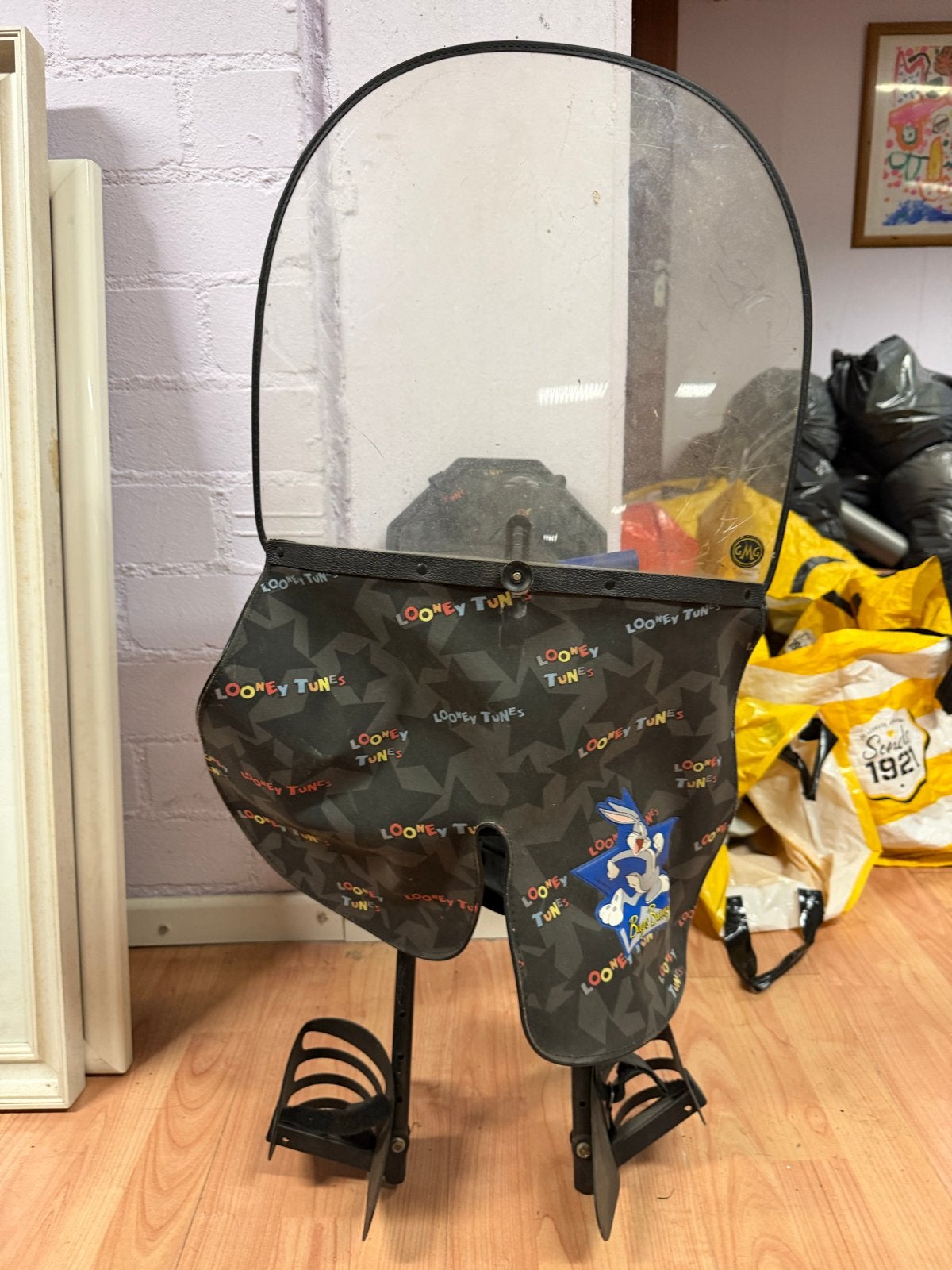 GMG Looney Tunes Fietsstoeltje Voorzitje met Windscherm, Ophalen, Voorzitje, 0 t/m 13 kg, Gebruikt