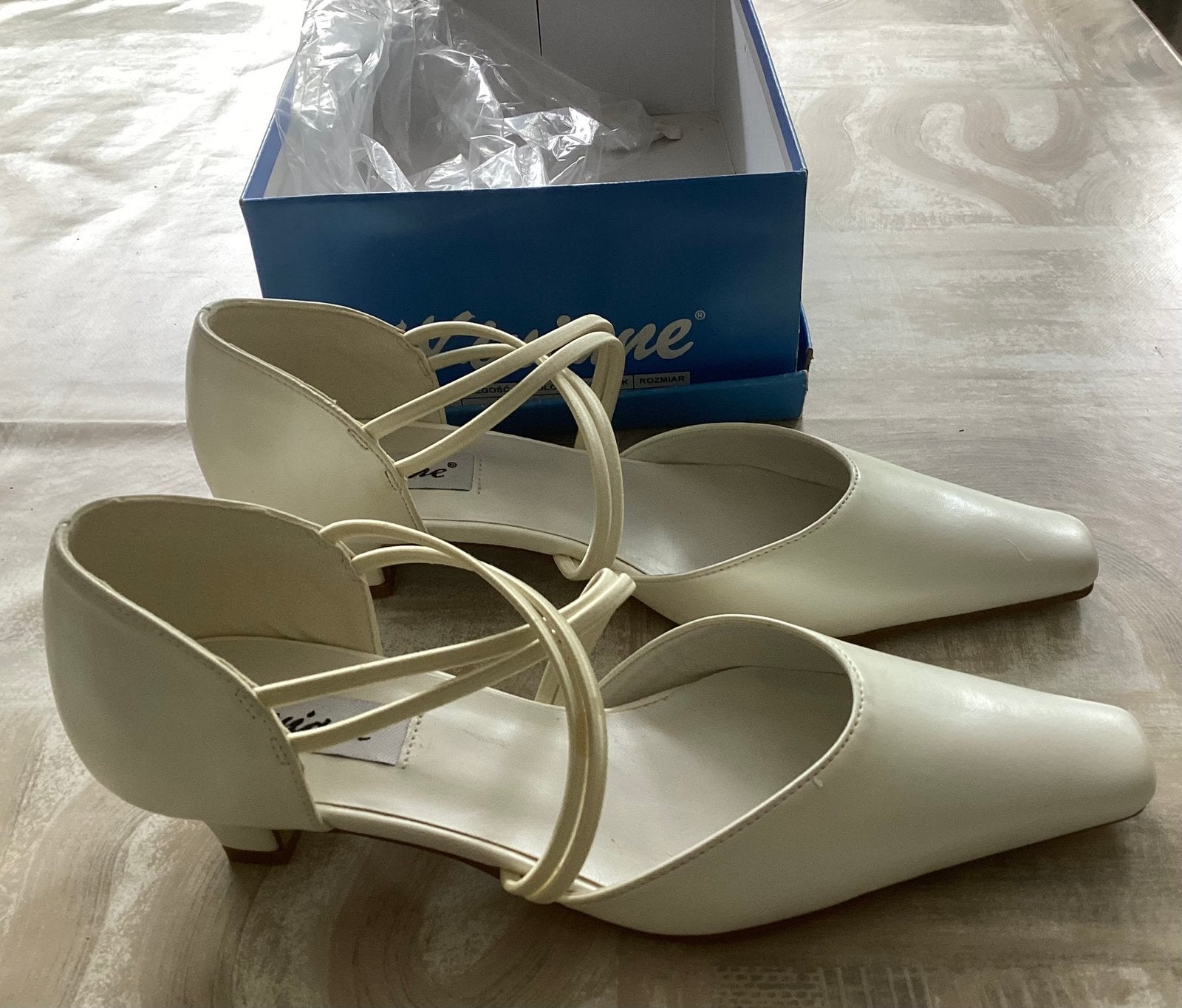 Nieuwe Trouw schoenen maat 38 ivoor kleur, Ophalen of Verzenden, Nieuw, Overige kleuren, Schoenen