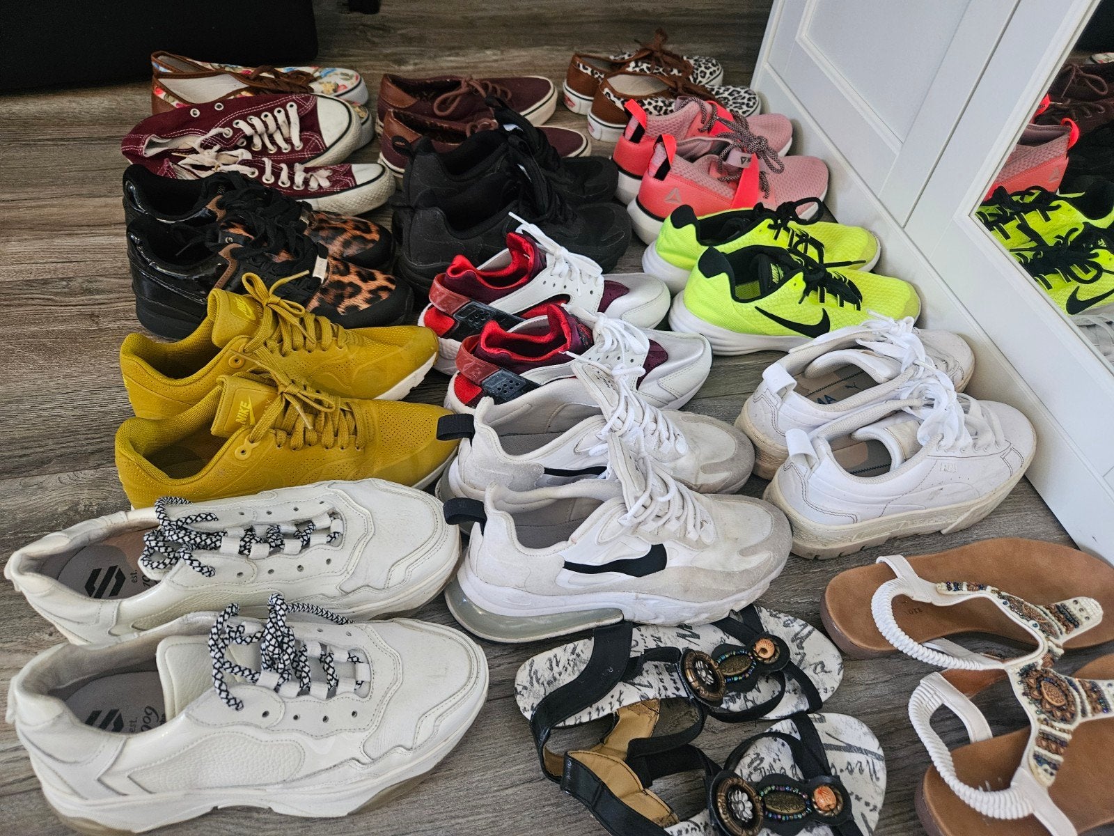 40 paar schoenem/slippers, Verzenden, Zwart, Sneakers of Gympen, Zo goed als nieuw