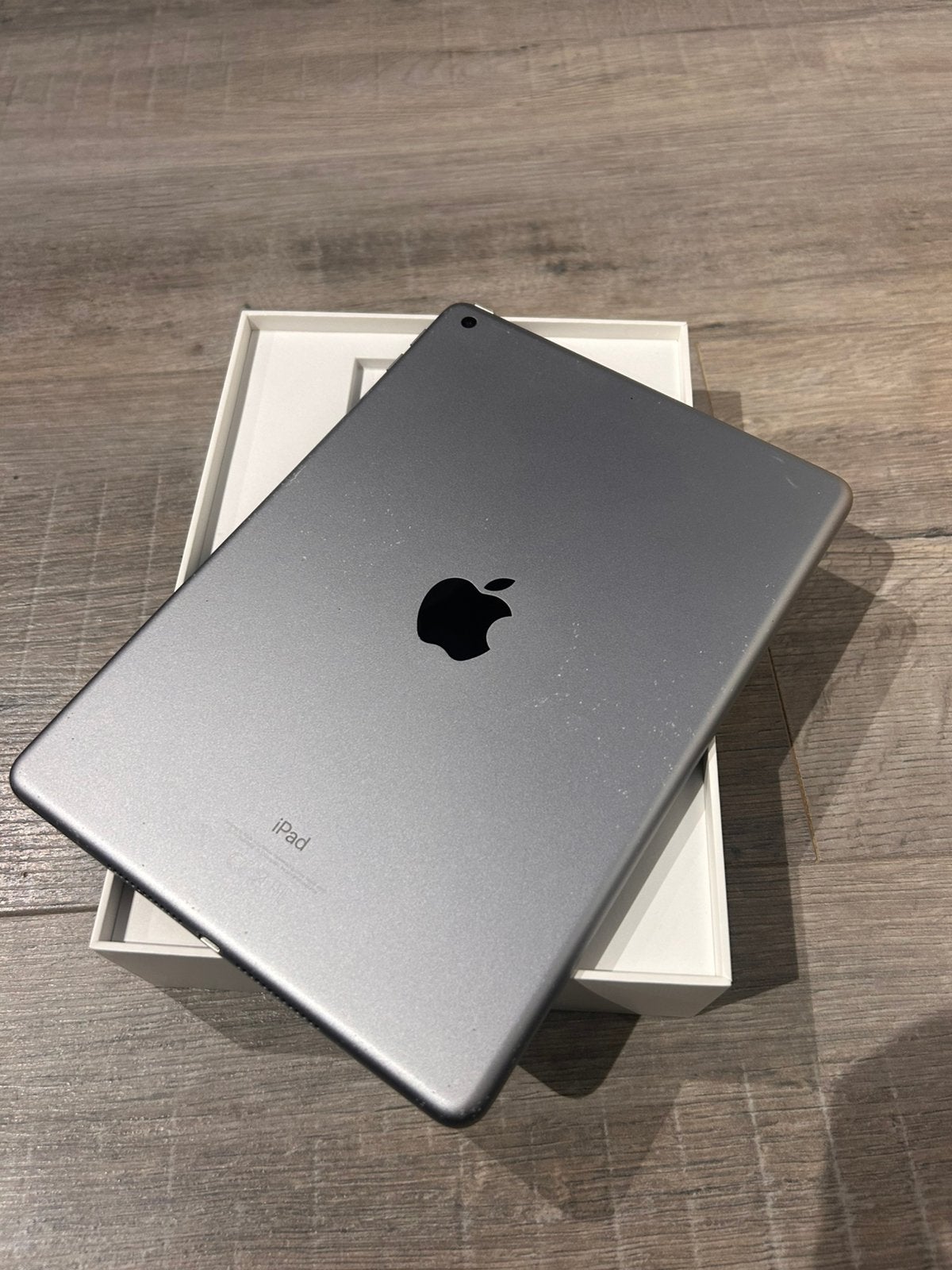 Apple iPad 2018 – 128GB – 6e generatie – met doos en oplader, Computers en Software, Apple iPads, Apple iPad, Zo goed als nieuw