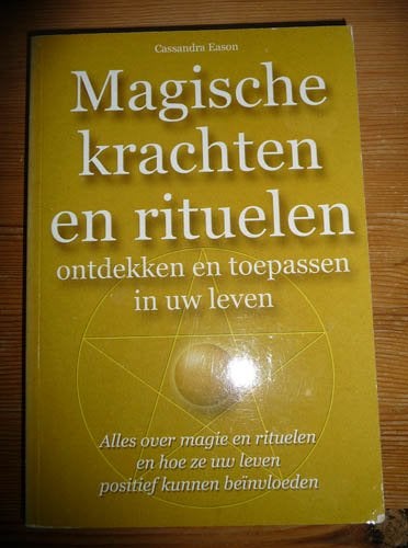 CASSANDRA EASON - Magische krachten en rituelen, Boeken, Ophalen of Verzenden, Gelezen