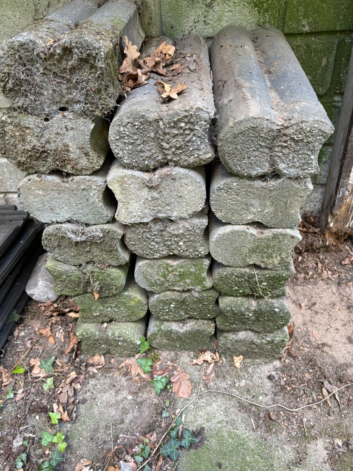 Gratis 19 Betonnen duo paaltjes ca 40 cm hoog, Tuin en Terras, Ophalen, Gebruikt, Minder dan 100 cm, Overige typen