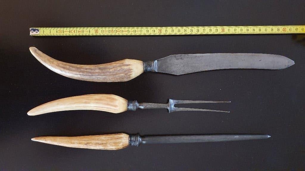 Oud trancheerbestek 3 delig m zilveren manchetten, Antiek en Kunst, Antiek | Bestek, Verzenden