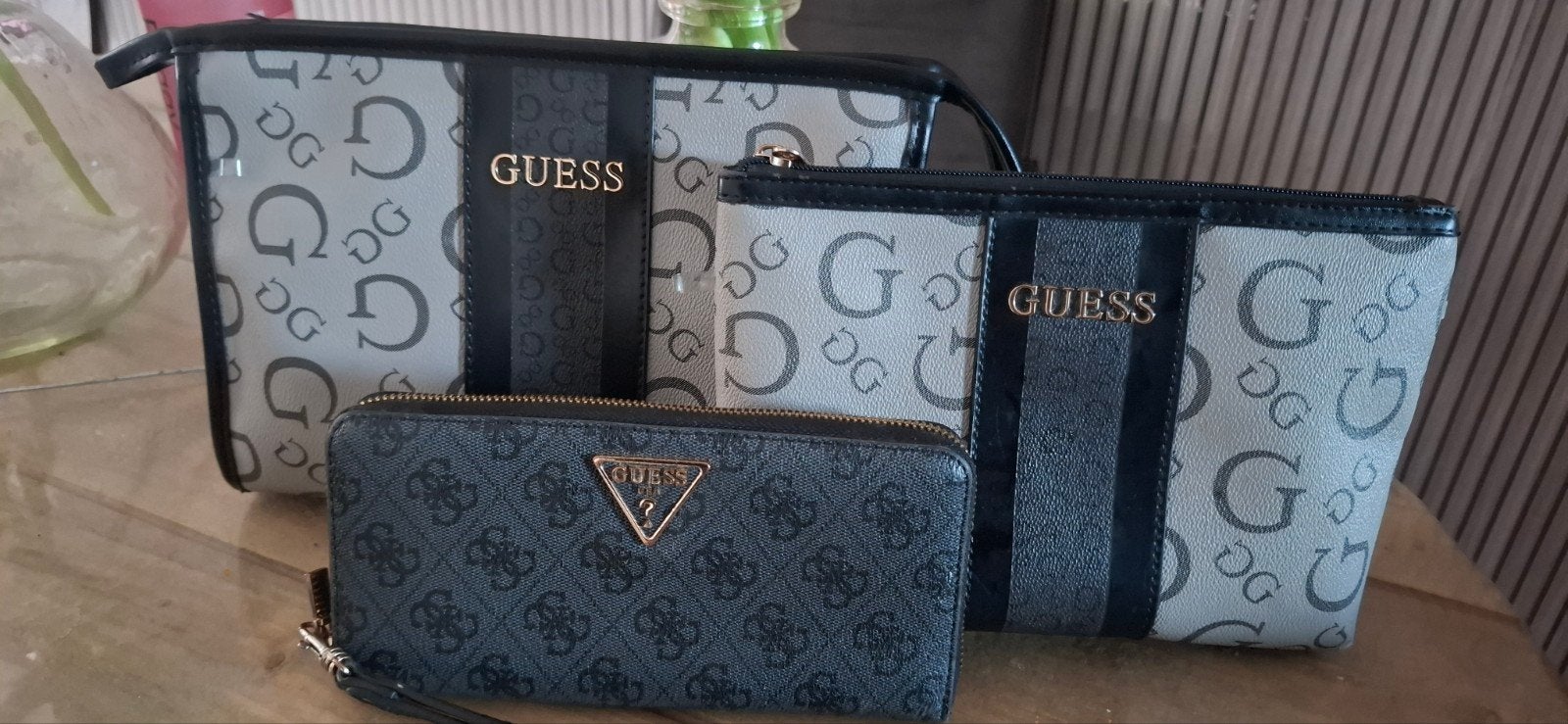Guess portemonnee en toilettassen set, Ophalen of Verzenden, Zo goed als nieuw, Zwart, Guess