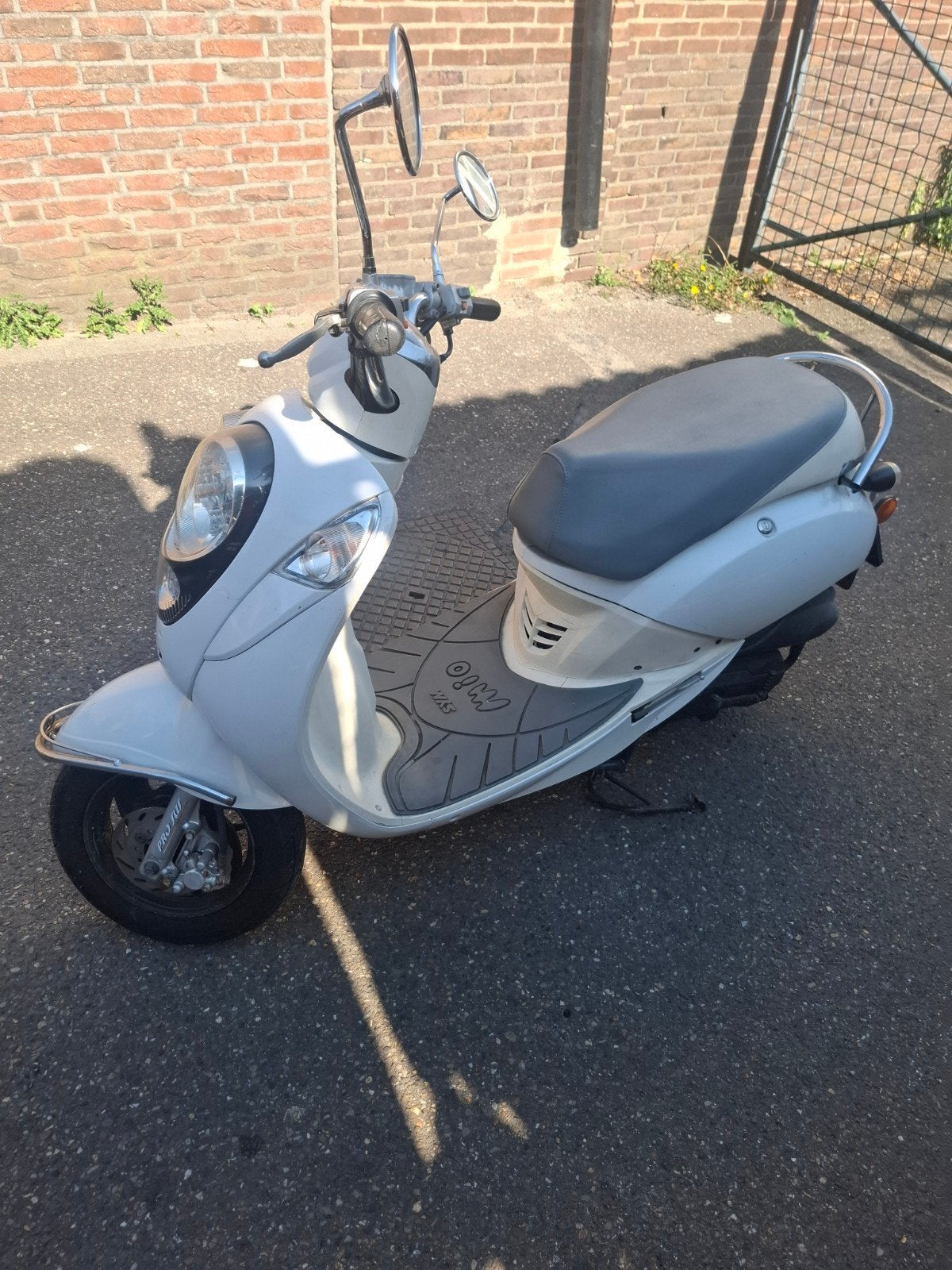 Sym Mio 50 Scooter 25km Blauw Kenteken | Wit | Zuinig 4-tak, Ophalen of Verzenden, Gebruikt, Benzine, Mio