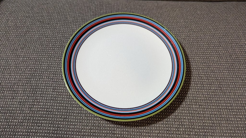 Iittala Origo dinerbord 26 cm zwart, Overige merken, Ophalen of Verzenden, Bord(en), Overige stijlen