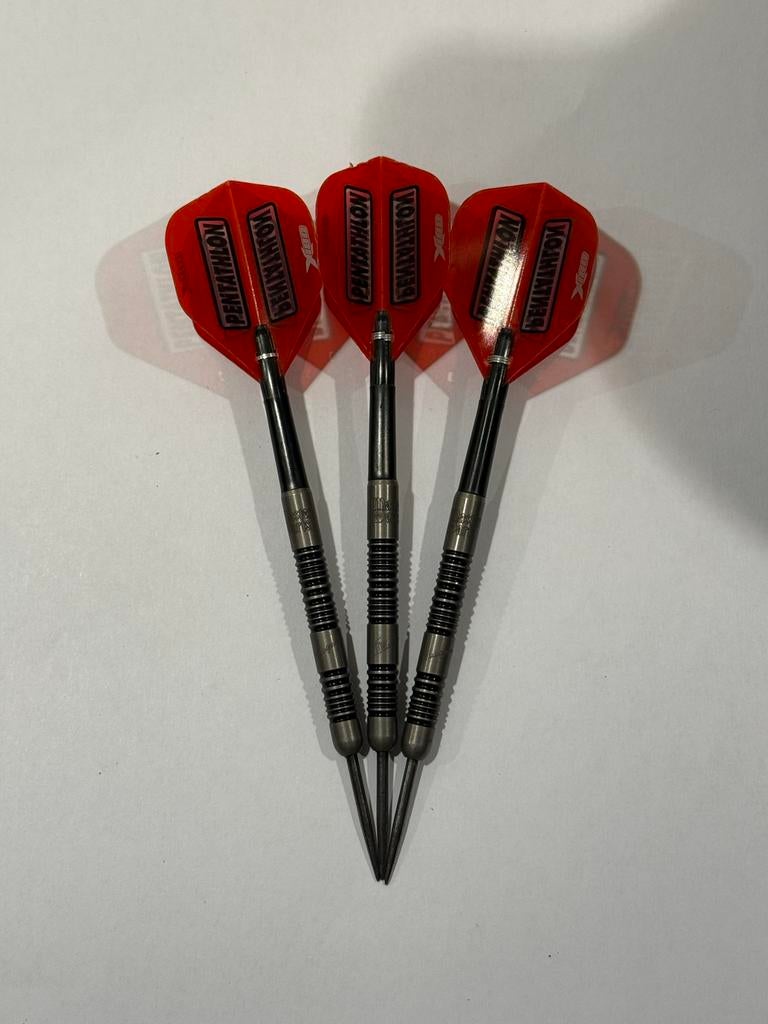 Michael van Gerwen dartpijlen 23 gram mvg, Sport en Fitness, Darts, Ophalen, Zo goed als nieuw, Pijlen