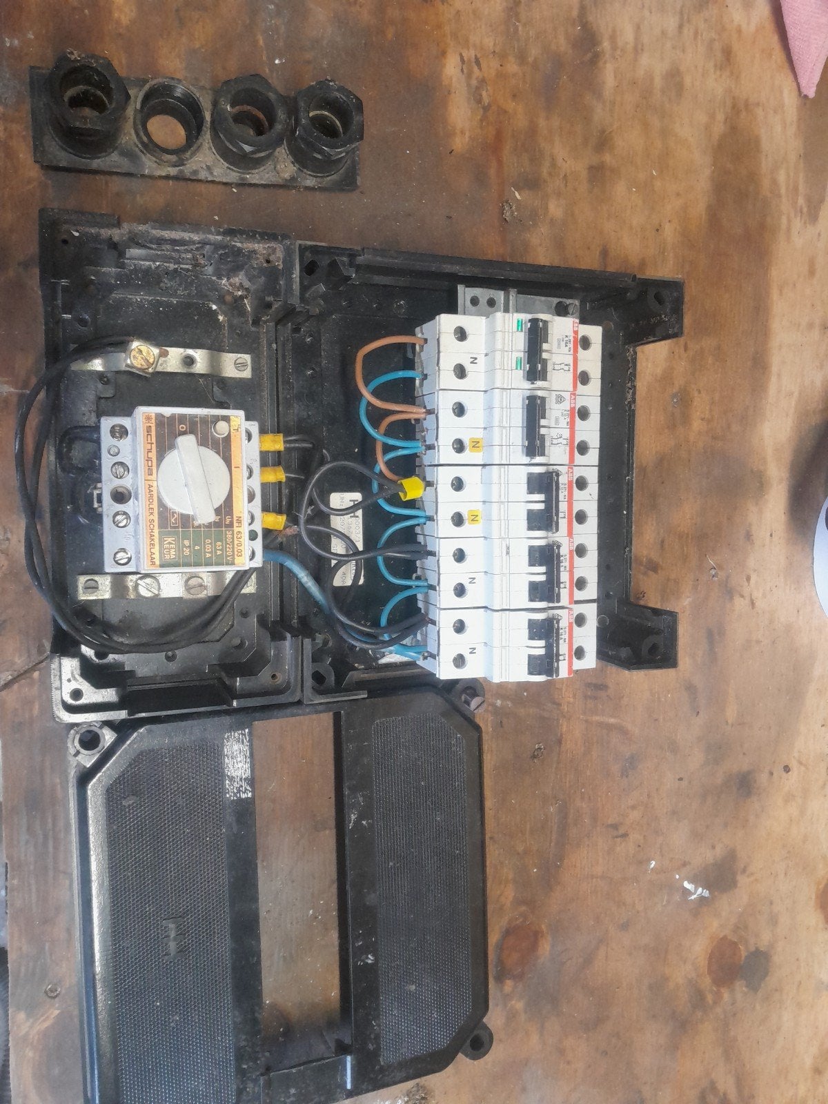 Groepenkast met aardlekschakelaar en installatieautomaten, Ophalen of Verzenden, Gebruikt, ABB, Groepenkast