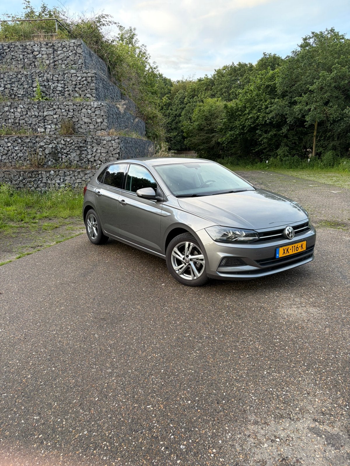 Volkswagen Polo 1.0 TSI 95pk 2018 Grijs, Voorwielaandrijving, Stof, 40 €/maand, Zwart