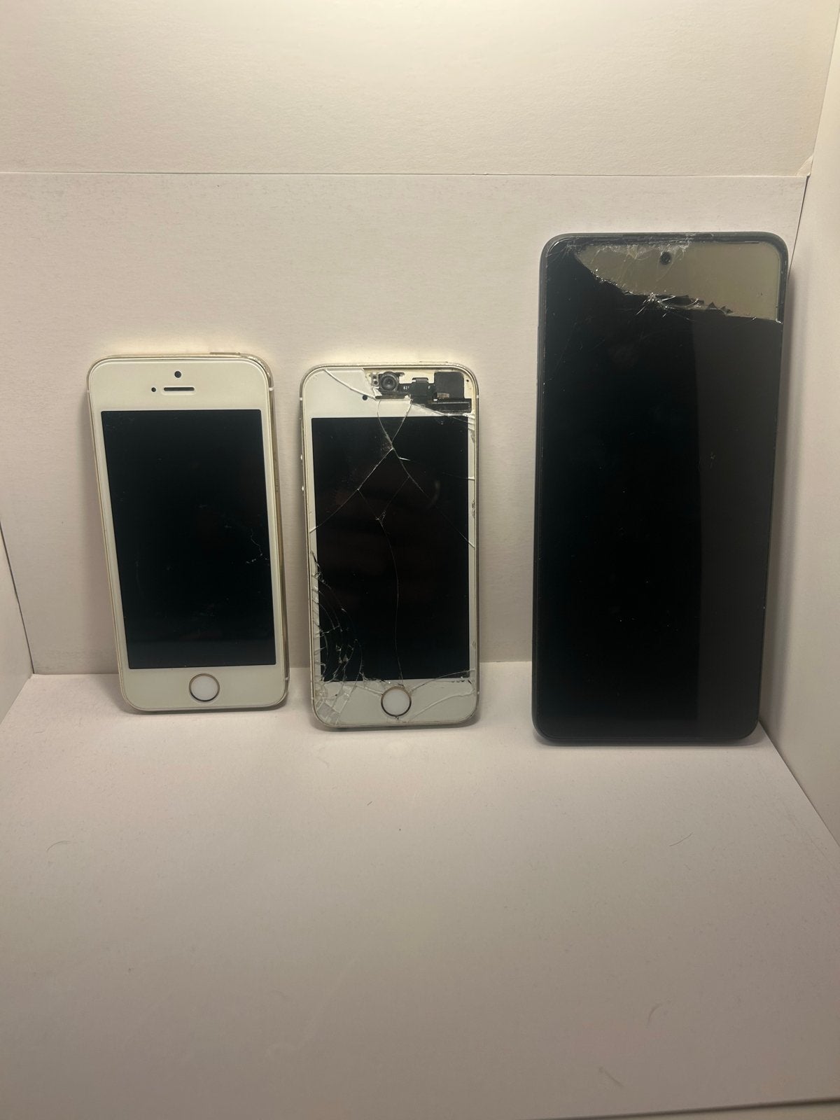 Partij defecte iPhones en een iPad, Telecommunicatie, Mobiele telefoons | Apple iPhone, Niet werkend, Zonder abonnement, Zonder simlock