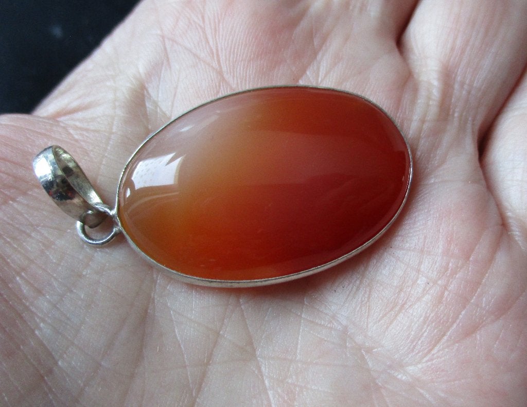 638/ mooie carneool hanger, Sieraden, Tassen en Uiterlijk, Kettinghangers, Nieuw, Steen of Mineraal, Oranje, Met edelsteen, Ophalen of Verzenden