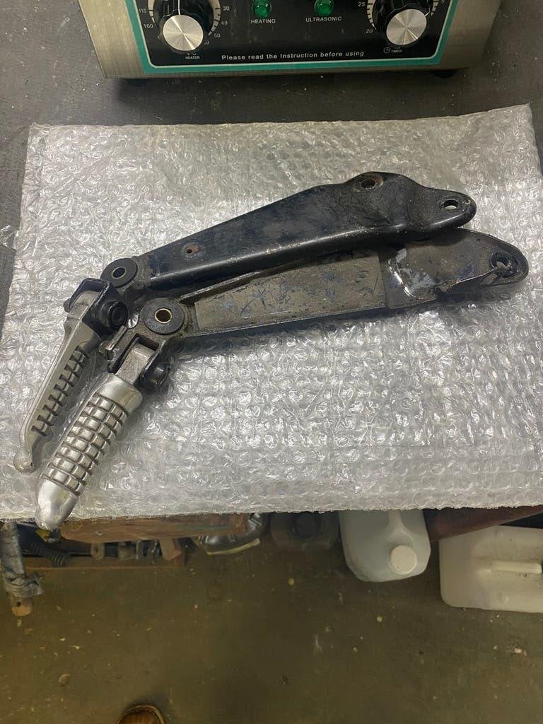 Suzuki RG500 Voetsteun achter, Motoren, Ophalen of Verzenden