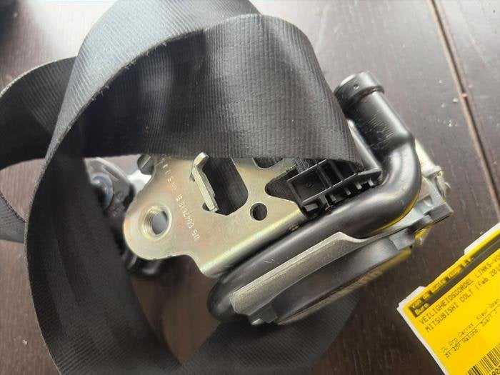 Veiligheidsgordel links-voor van een Mitsubishi Colt, Gebruikt, -, -, Mitsubishi