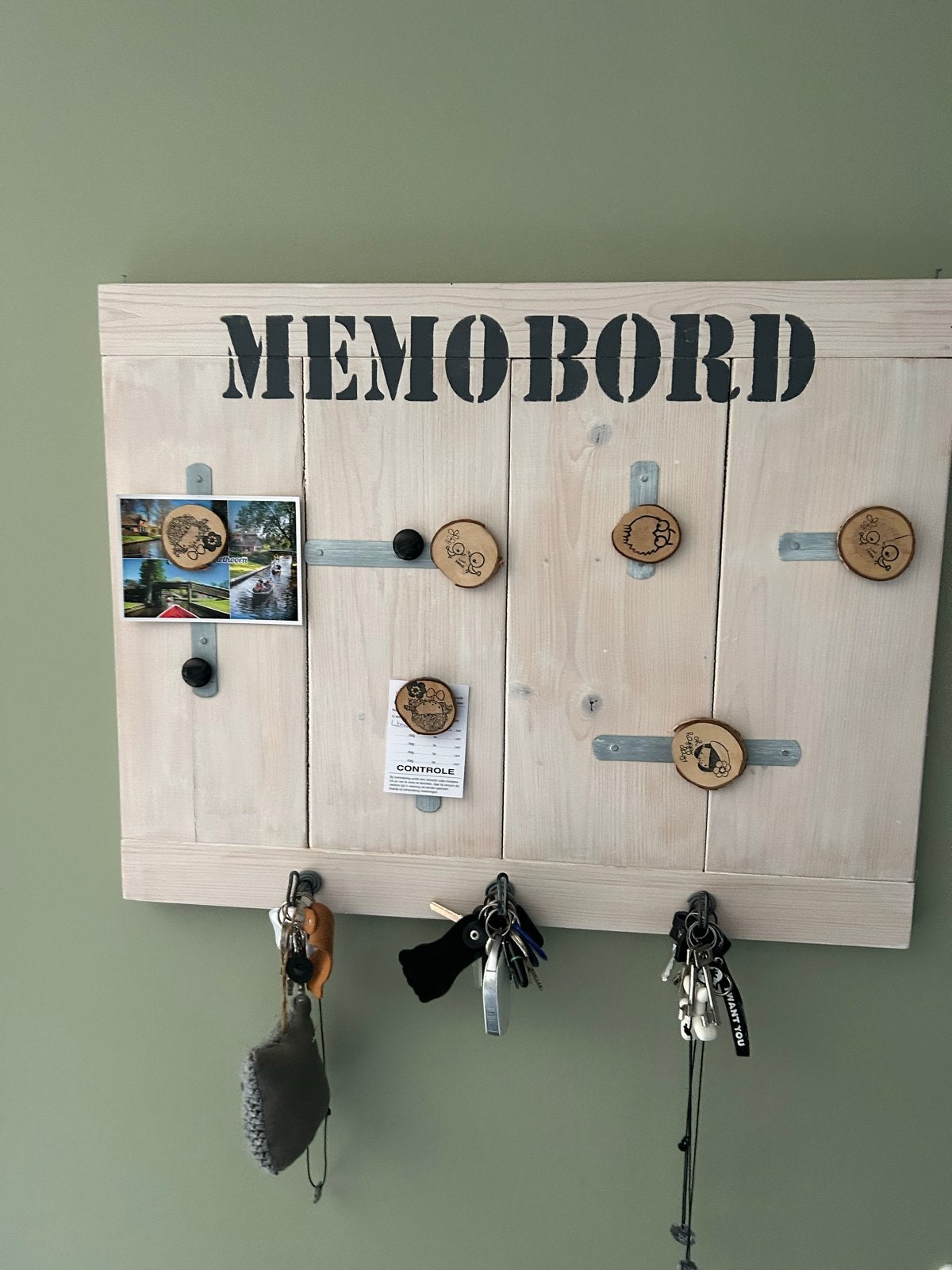 Memobord met magneet en sleutelhangers, Ophalen, Gebruikt, Magneetbord