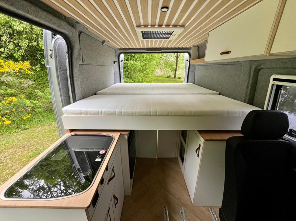 Buscamper Boxer L2H2 - Lengtebed - Tot 5 pers in gordel, Caravans en Kamperen, Bedrijf