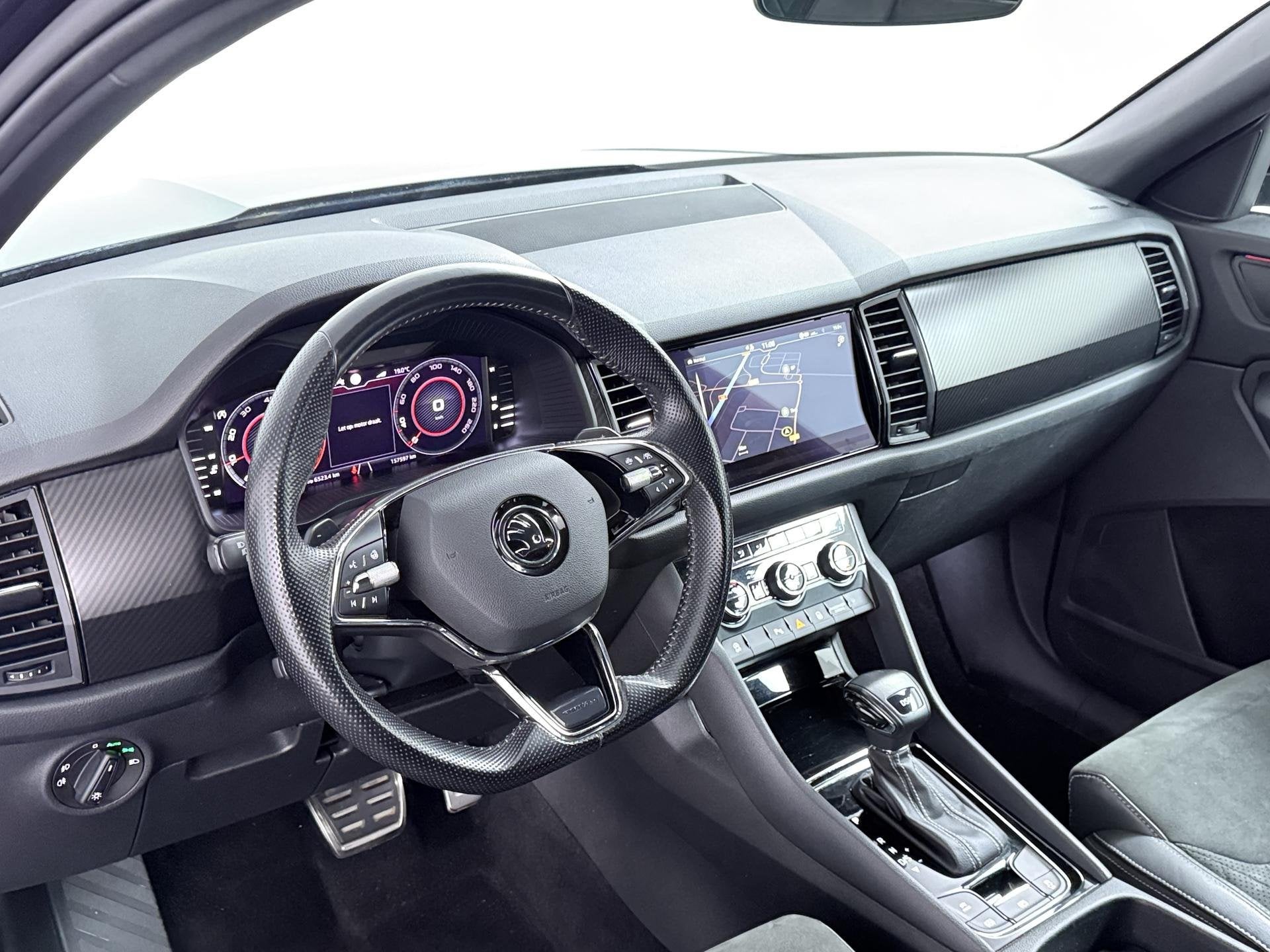 Skoda Kodiaq 1.5 TSI Sportline Business 7p. Trekhaak | ACC |, Auto's, 4 cilinders, 150 pk, Zwart, Origineel Nederlands