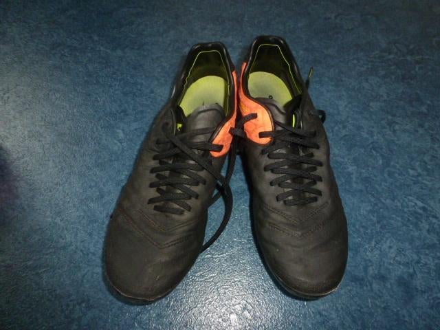 1 paar zwart/oranje NIKE voetbalschoenen maat 40, Kinderen en Baby's, Ophalen of Verzenden, Zo goed als nieuw, Nike, Jongen of Meisje