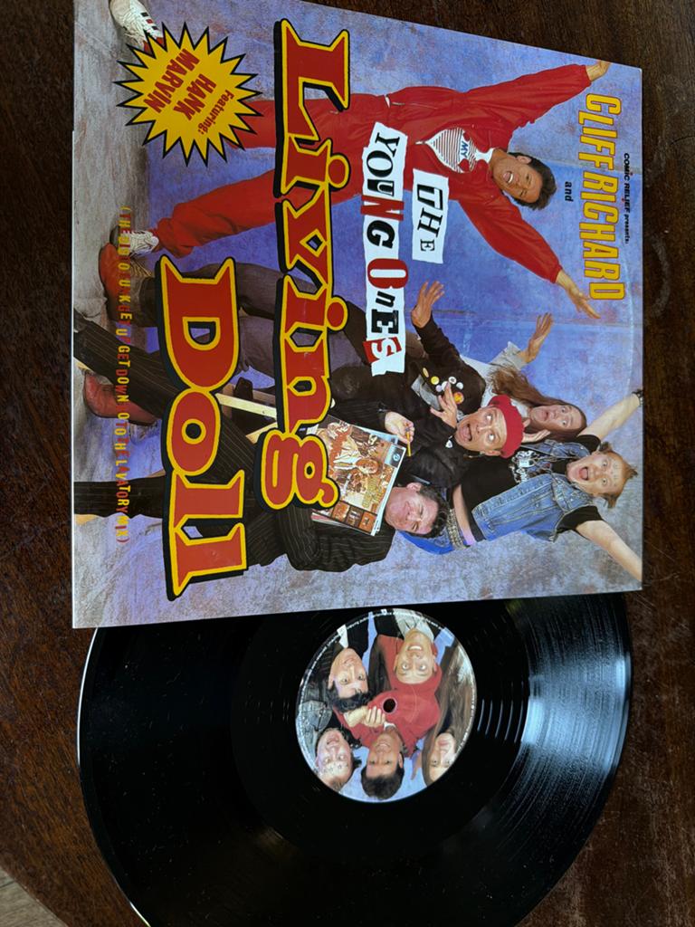 The Young Ones & Cliff Richard - Living Doll 12" Maxi Single, Gebruikt, 1980 - 1989, 12 inch, Fotohoes