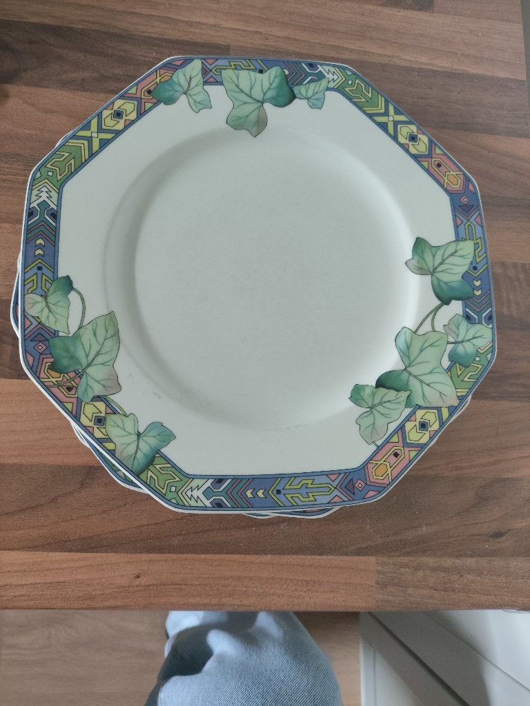Set borden, kommen en glazen te koop - Tilburg, Ophalen, Keramiek, Zo goed als nieuw, Overige stijlen