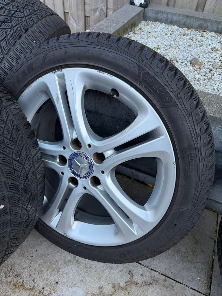 Winterbanden met velgen - Goodyear UltraGrip Performance, Auto-onderdelen, Banden en Velgen, Gebruikt, Banden en Velgen, 17 inch