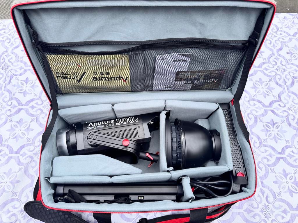 Aputure 300d Daylight LED Light Kit met V-mount, Ophalen, Gebruikt