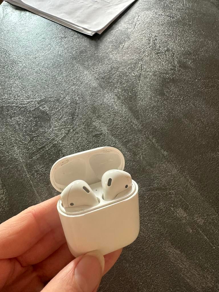 Apple airpods 2 oplaadcase + rechter Airpod, Ophalen of Verzenden, Gebruikt, In gehoorgang (in-ear), Bluetooth