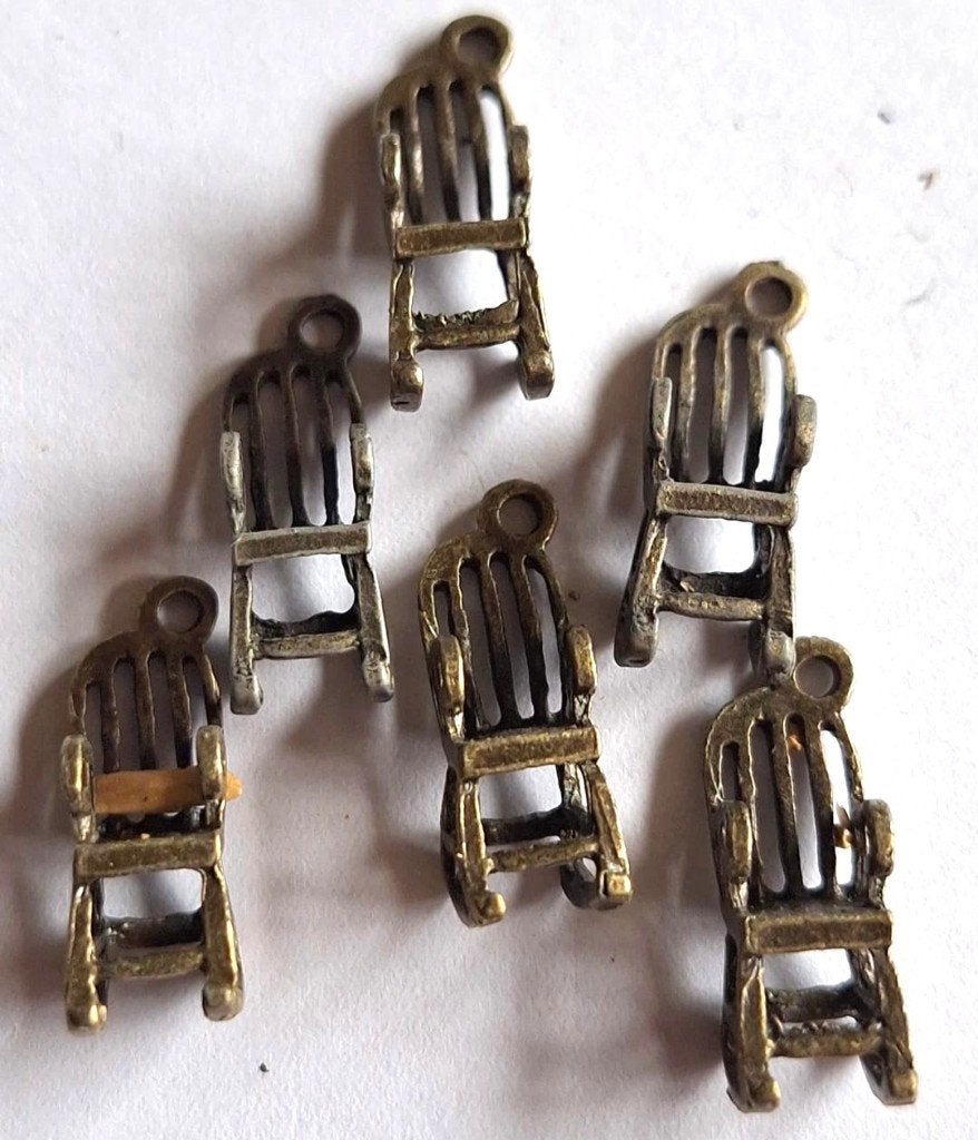 Koperen vintage kinderstoel bedels poppenhuis ? 25x6 mm, Verzenden, Nieuw, Bedel