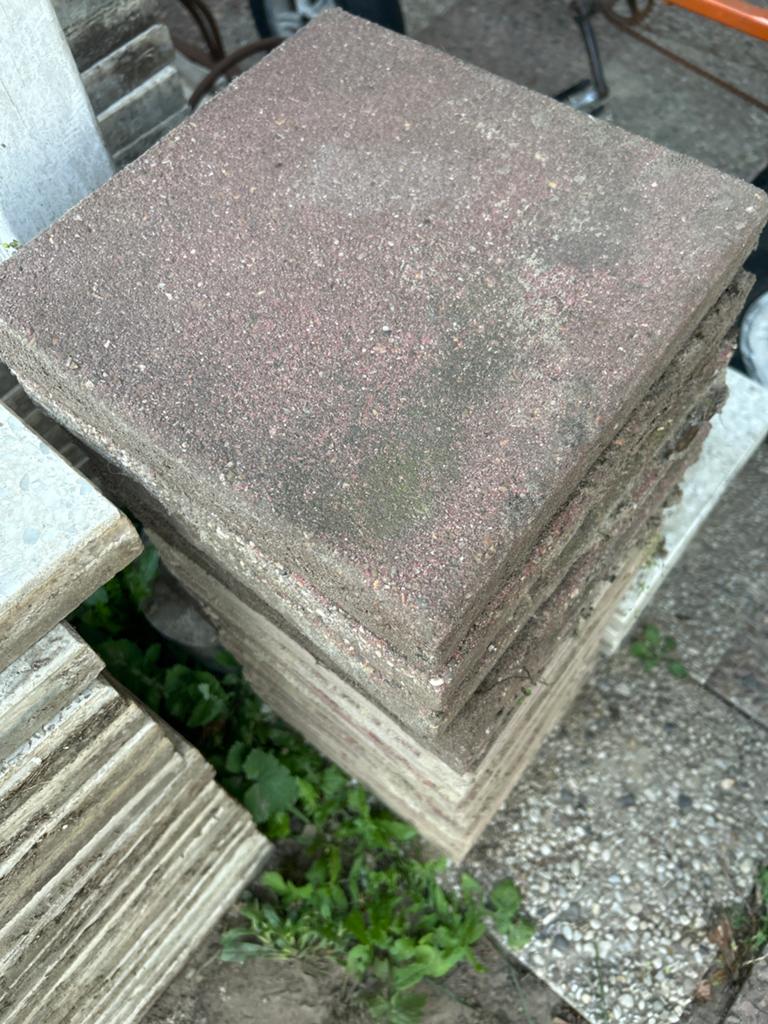 Gratis stoeptegels rood 30 bij 30, Tuin en Terras, Ophalen, Beton, Terrastegels