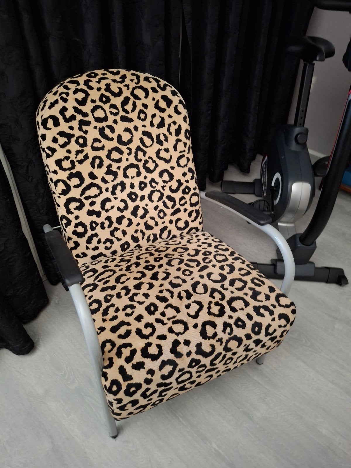 Stoel met luipaardprint - Comfortabel en stijlvol, Ophalen, Gebruikt, Overige kleuren, Modern, met dierenprint