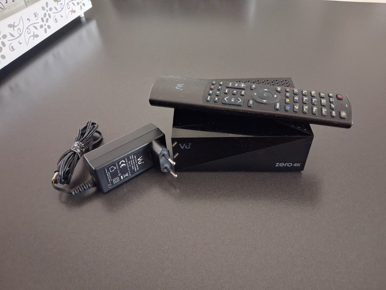 VU+ Zero 4K Decoder met afstandsbediening en adapter, Ophalen of Verzenden, Gebruikt, Decoder