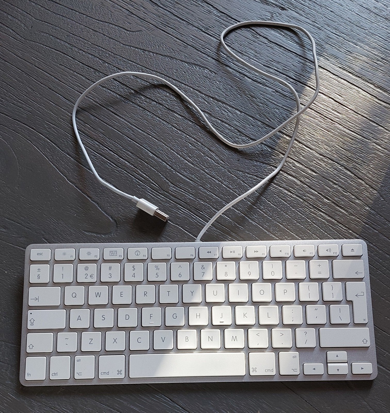 Apple A1242 78 Key USB Wired Mini Slim Keyboard w/ USB Ports, Computers en Software, Gebruikt, Plug-and-play, Ophalen of Verzenden