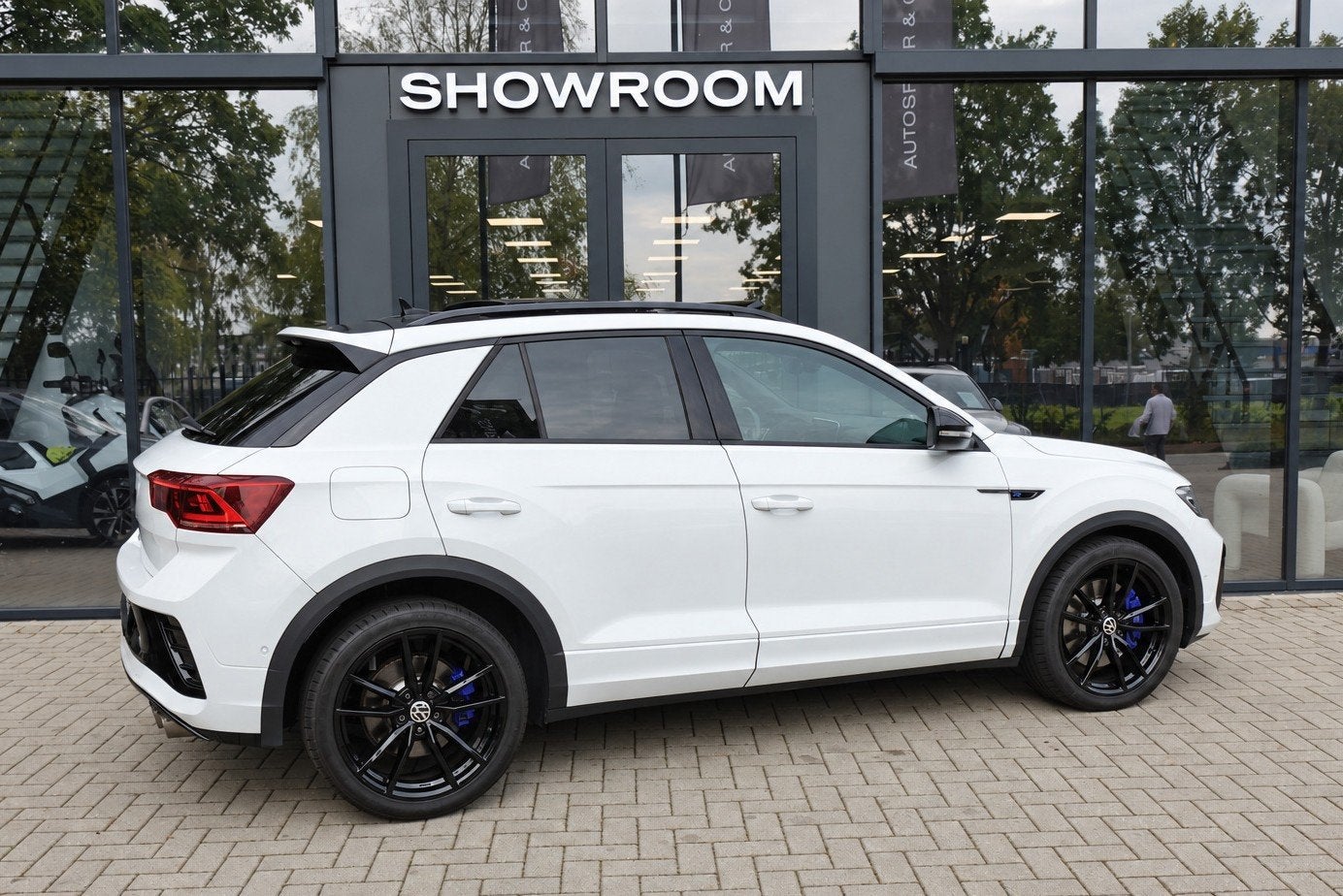 Volkswagen T-Roc 2.0 TSI 4Motion R AKRAPOVIC PANO KEYLESS VO, Automaat, Dealer onderhouden, Gebruikt, 4 cilinders