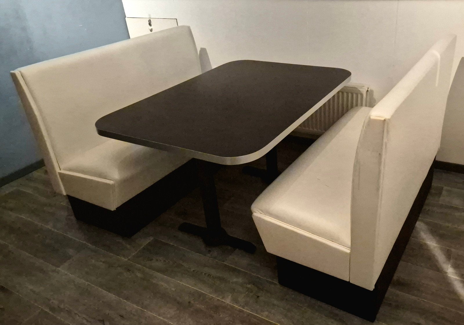 Bel Air Retro Diner Booth met 2 witte Bankjes en Tafel, Ophalen, Gebruikt