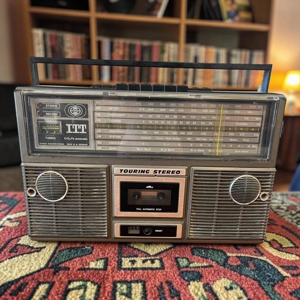 Vintage draagbare radio / cassette / boombox ITT, Ophalen
