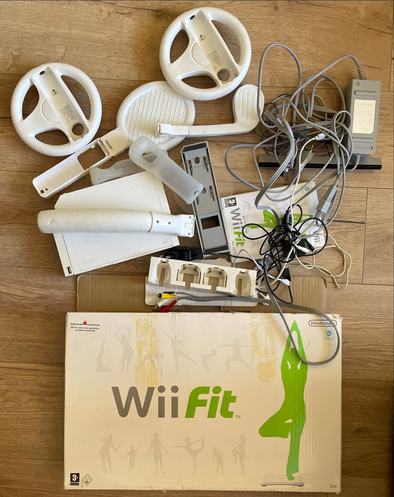Wii Fit Balance Board met accessoires en doos, Ophalen of Verzenden, Gebruikt, Zonder controller, Met Balance Board