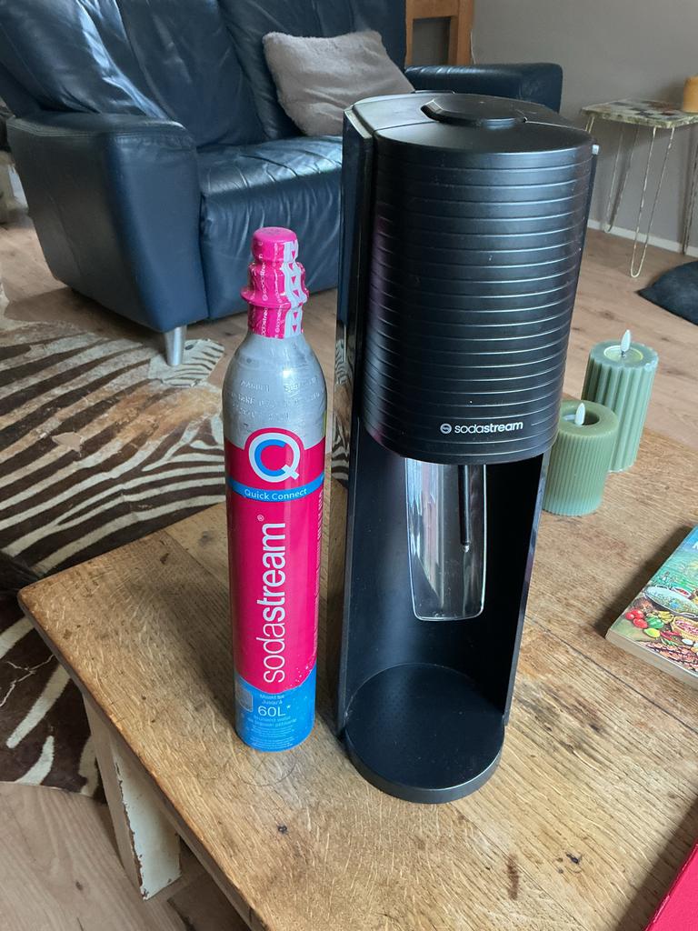 Sodastream apparaat met twee CO2 cilinders, Witgoed en Apparatuur, Bruiswatermachines, Gebruikt, Ophalen of Verzenden