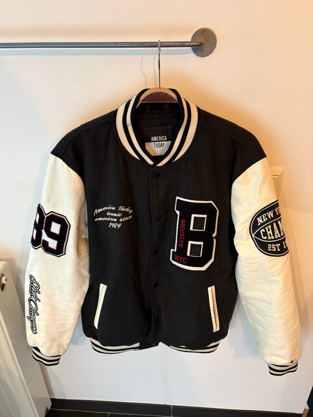 Varsity jacket America Today, Kleding | Heren, Ophalen of Verzenden, Zo goed als nieuw, Zwart