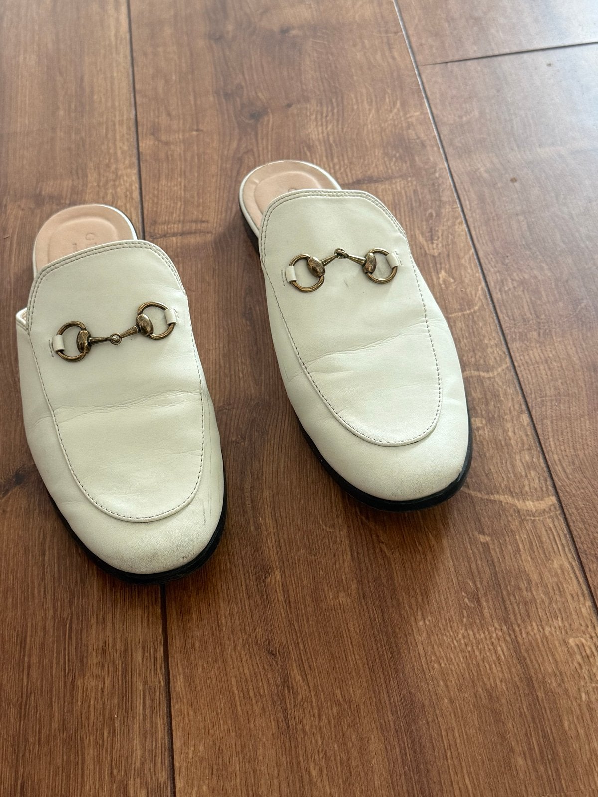 Gucci Instappers Maat 40 - Gedragen, Kleding | Dames, Schoenen, Ophalen of Verzenden, Gedragen, Wit, Instappers
