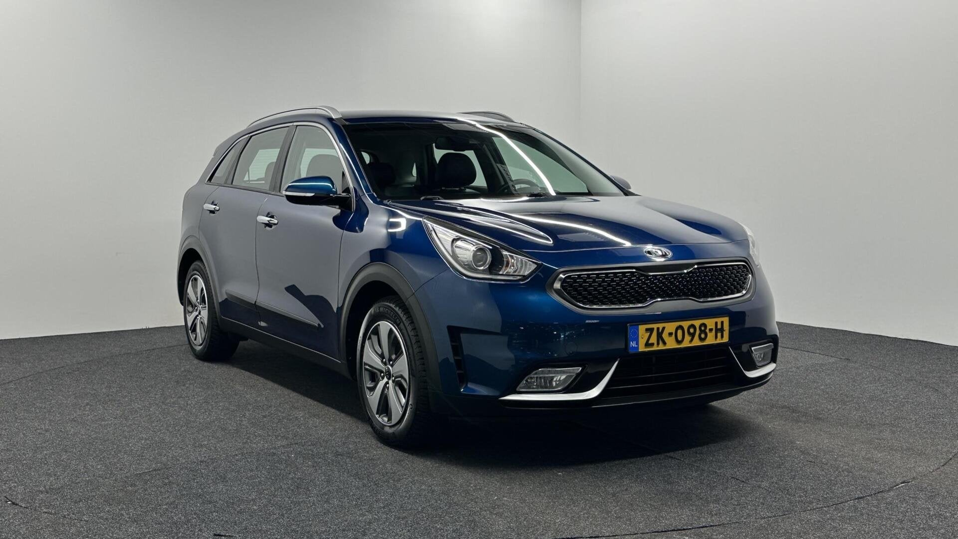 Foto 3 van Kia Niro 1.6 GDi Hybrid ExecutiveLine CAMERA NAVI ECC TREKHA