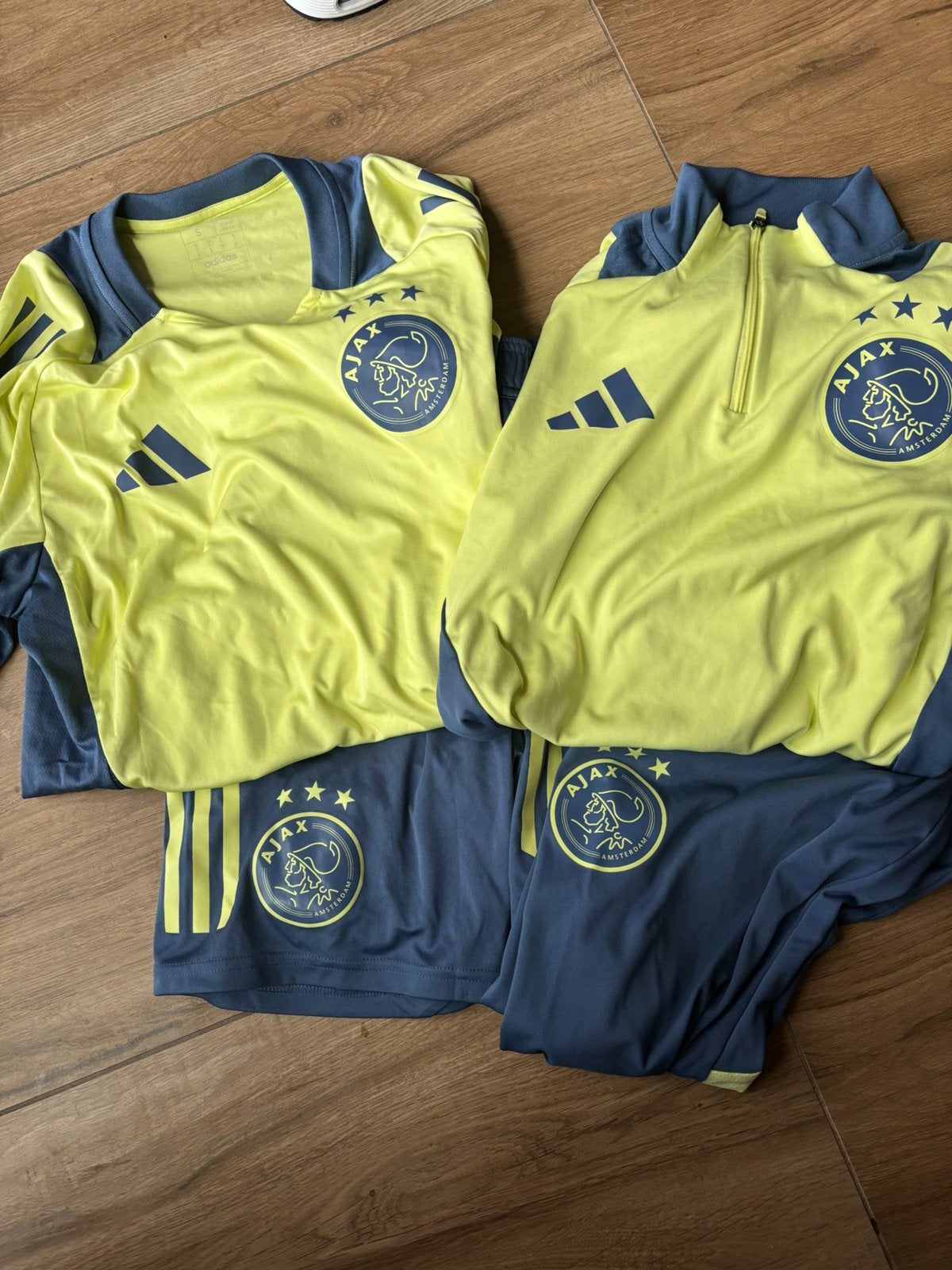 Ajax tenu en traingspak mt S, Ophalen of Verzenden, Zo goed als nieuw, Trainingspak