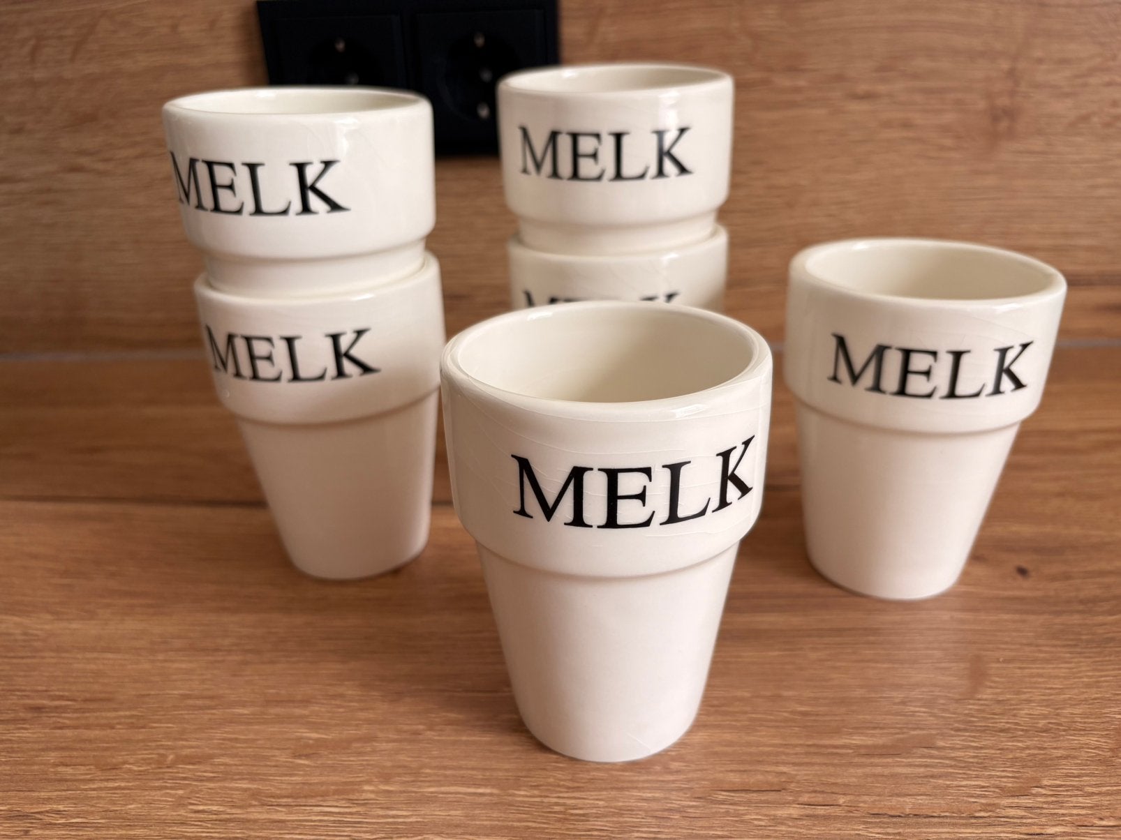 6 melk mokken, Ophalen of Verzenden, Zo goed als nieuw, Aardewerk, Mok