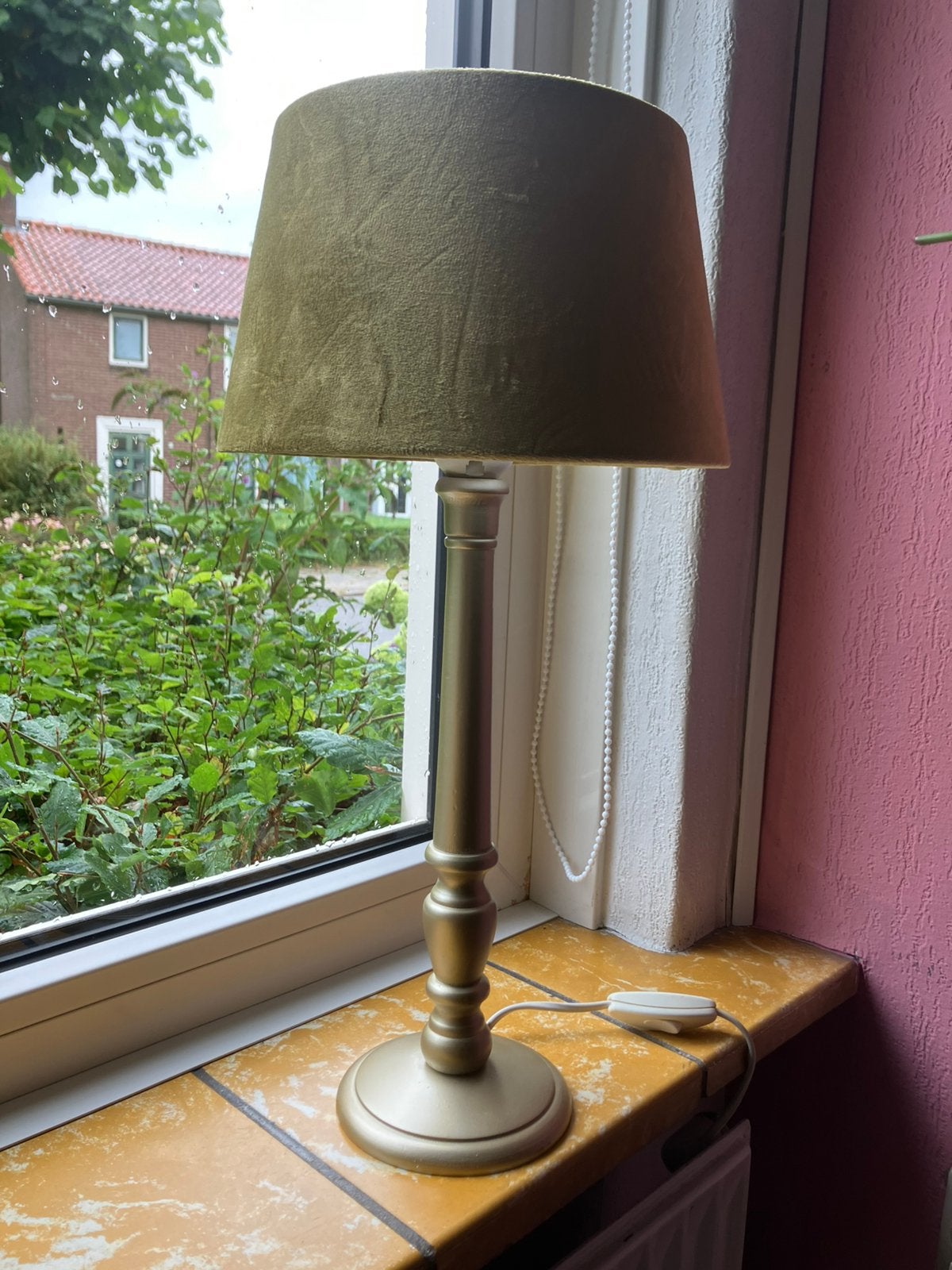 Leuk tafellampje met nieuw lampenkapje van Xenos - geel goud, Met schakelaar, Ophalen of Verzenden, Zo goed als nieuw, Geel