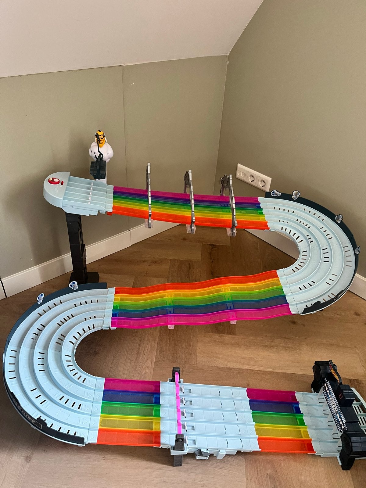Hot Wheels Mario Kart Rainbow racebaan + 5 auto’s (King Boo), Ophalen, Racebaan, Zelf te bouwen, Zo goed als nieuw