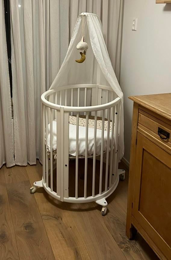 Stokke sleepi wieg en ledikant plus hemeltje en matrassen, Kinderen en Baby's, Babywiegjes en Ledikanten, Ophalen, Zo goed als nieuw
